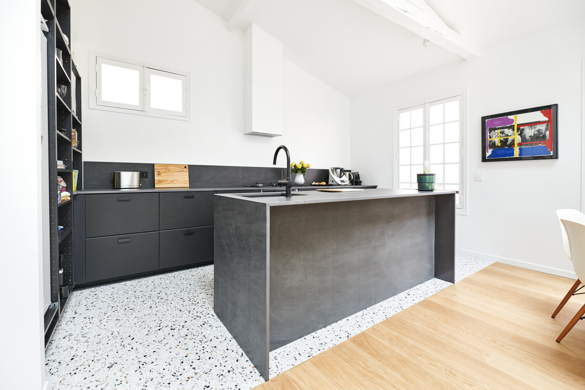 Cozinha cinza com ilha